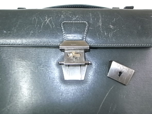 ダンヒルの鞄のロック修理