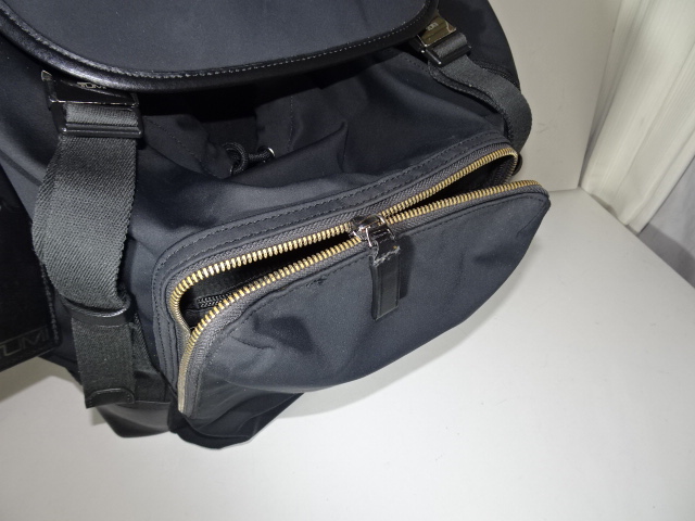 前ポケットのファスナーが閉まらない