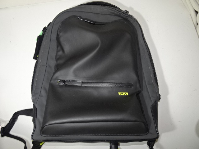 tumiのグレーのリュック