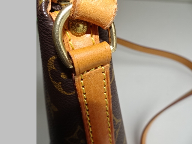 ショルダーの根元のヌメ革交換接続