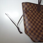 サイドの飾り紐が切れている