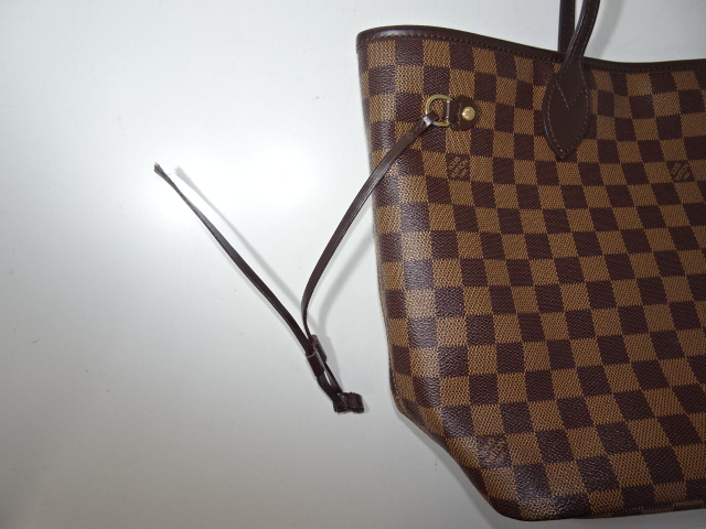 サイドの飾り紐が切れている