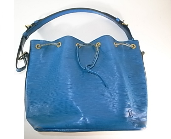 青いエピの巾着型バッグ