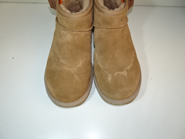 ムートンブーツに雪染み