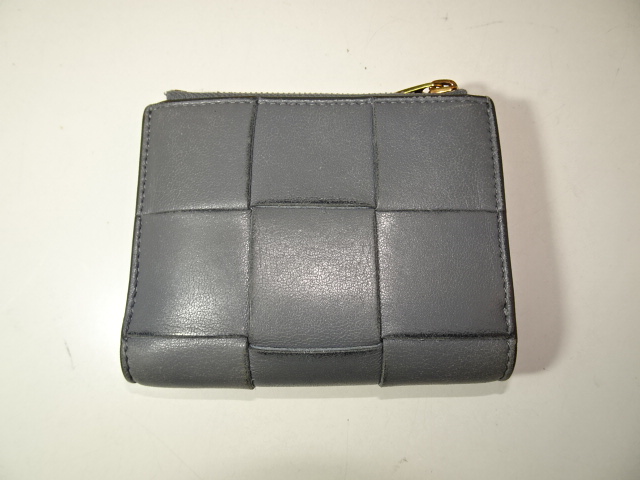 ボッテガのグレーの財布洗浄前
