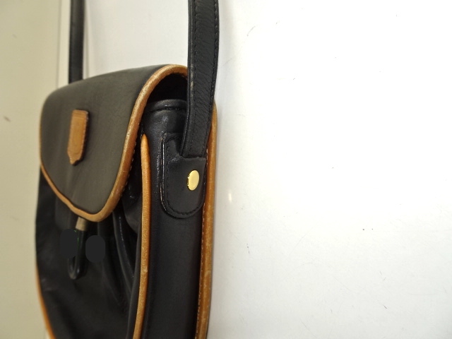 ショルダーベルトの付け根接続