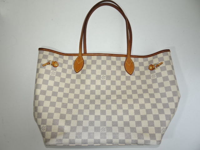 ダミエアズールのネヴァーフル