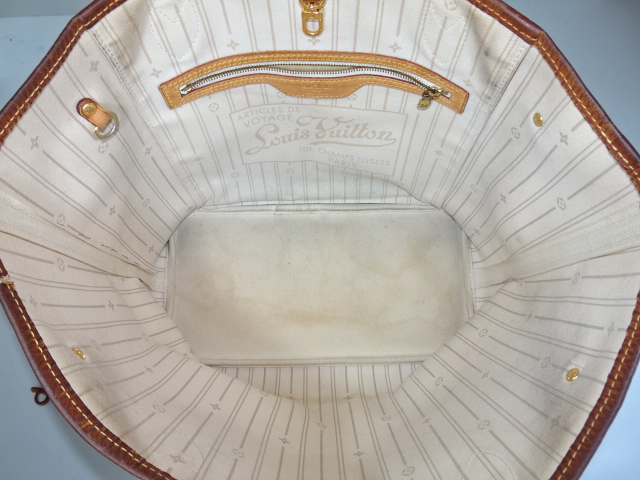 バッグの底のシミ