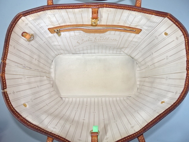 バッグの底のシミ除去