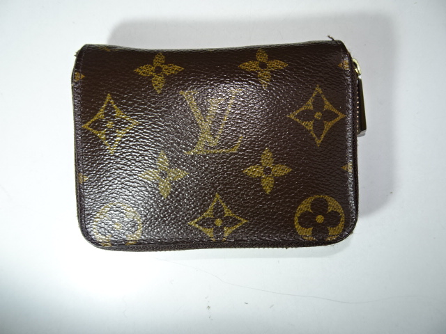 モノグラムの小銭入れ