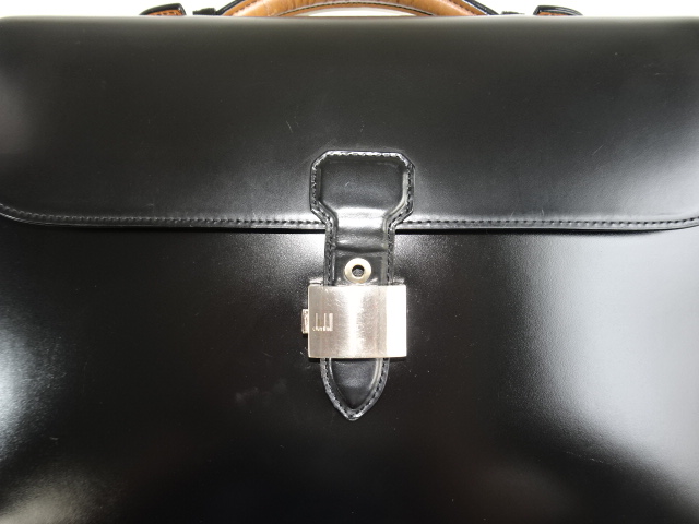 ロック金具のフタを取り付け修理