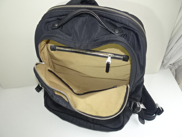 リュックのメインファスナーが壊れた