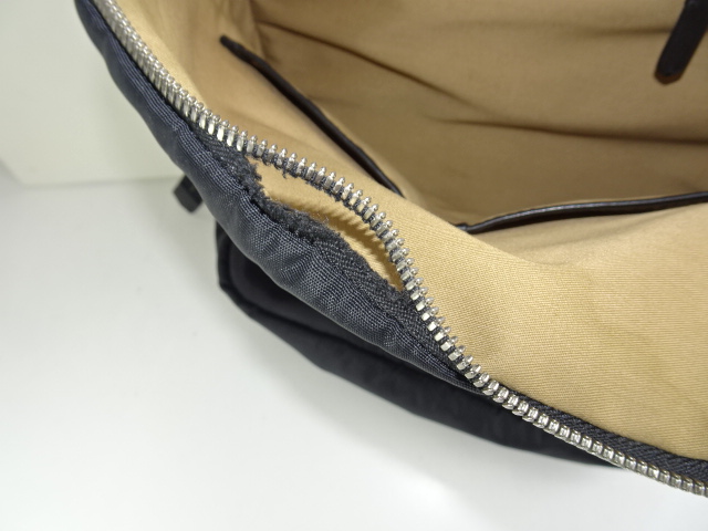 ファスナーが破れた箇所