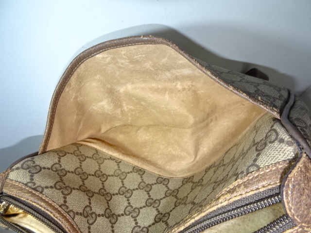 前ポケットの内張り劣化