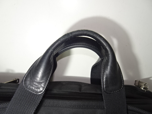 持ち手の革に劣化ひび割れ