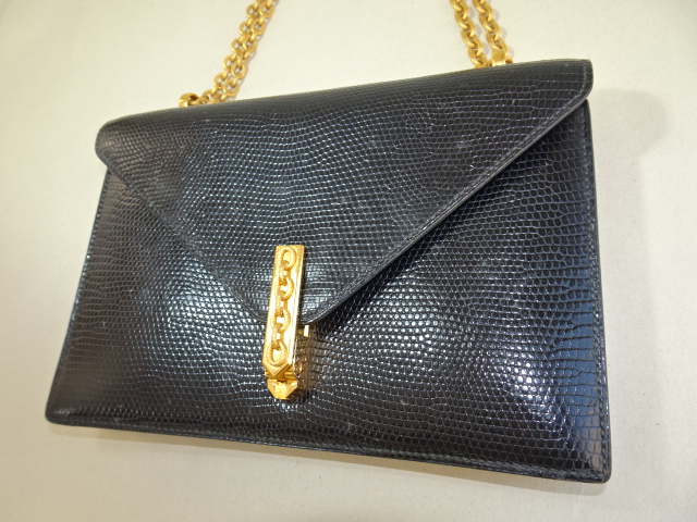 エルメスのショルダーバッグ全体にカビ