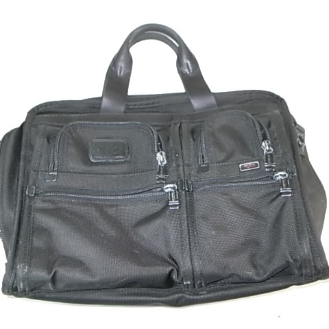 TUMIの黒いナイロン鞄