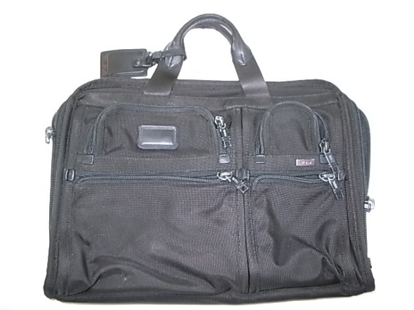 TUMIの旧モデルの鞄