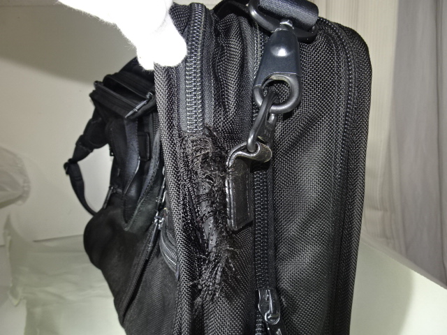 ナイロン生地の破れ