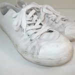 白い靴に付いた汚れ