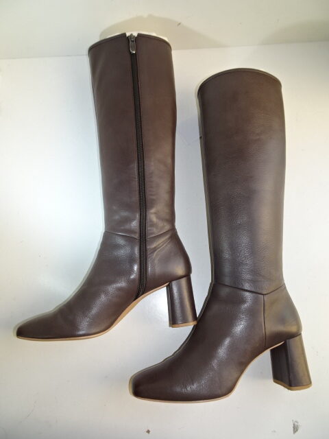 カビ取り洗浄後のロングブーツ