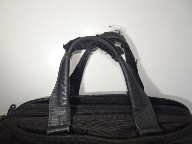 tumi現行型取っ手の損傷