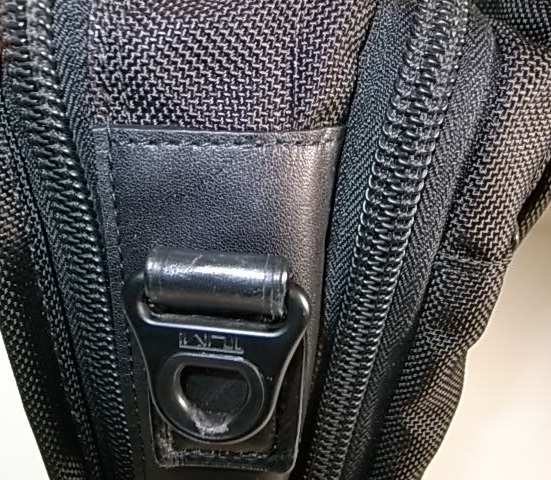 TUMI鞄のマチ補強