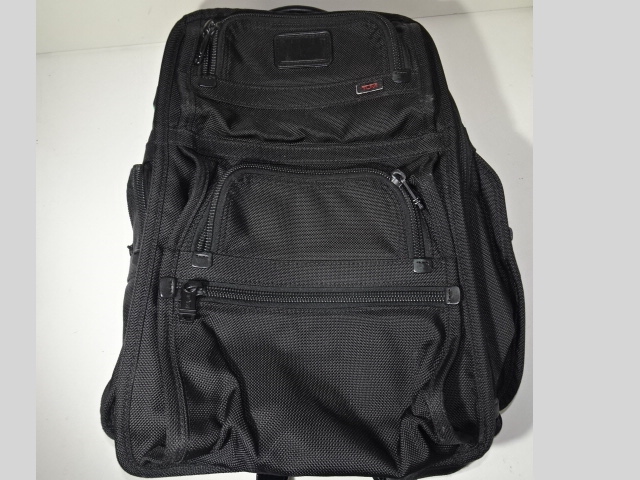tumiの黒いバックパック