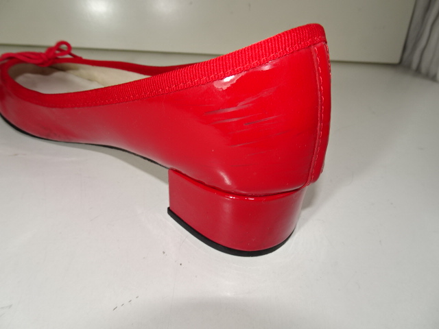 パンプスのかかとに黒ずみ