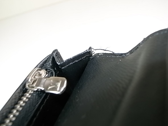 財布の縫い糸ほつれ