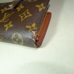 折り曲げ部のほつれと破れ