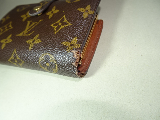 折り曲げ部のほつれと破れ