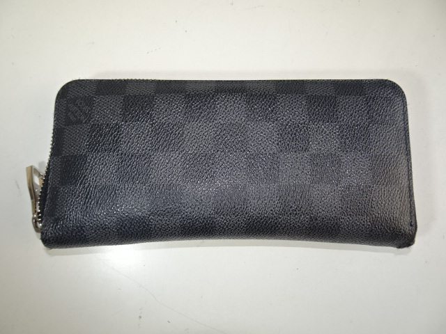 ダミエグラフィットの長財布