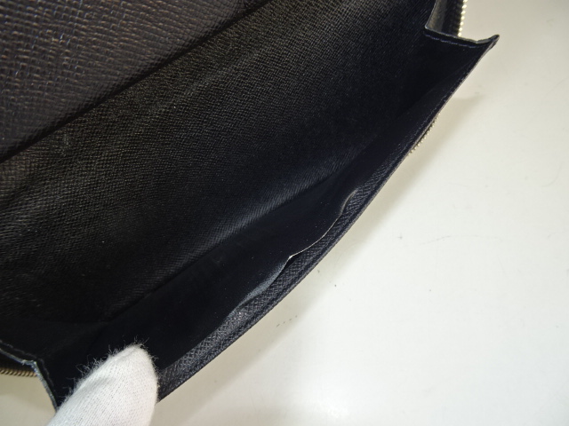 札入れの内張りめくれ