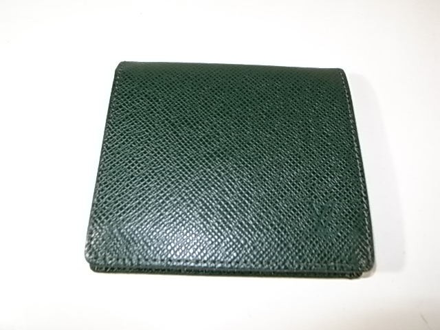 緑色タイガの折り財布