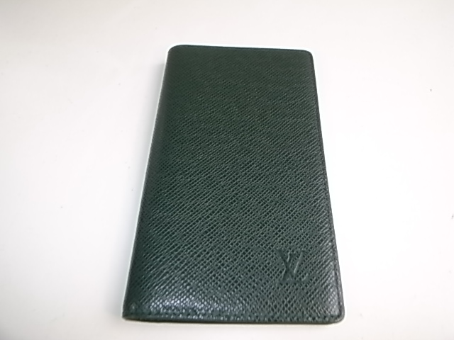 ヴィトンの緑色長財布