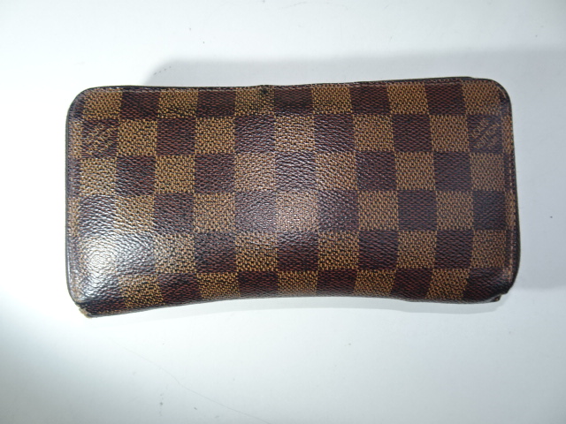 ヴィトンダミエの長財布