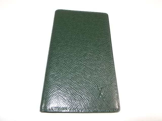 ヴィトンの緑の長財布