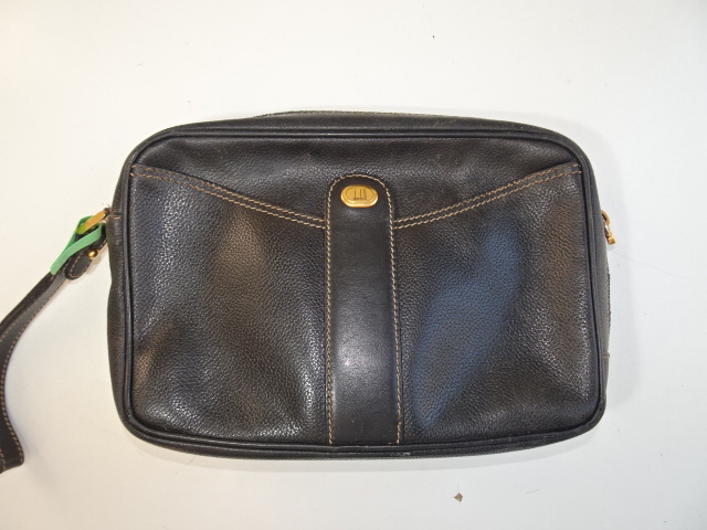 ダンヒルの黒いセカンドバッグ正面