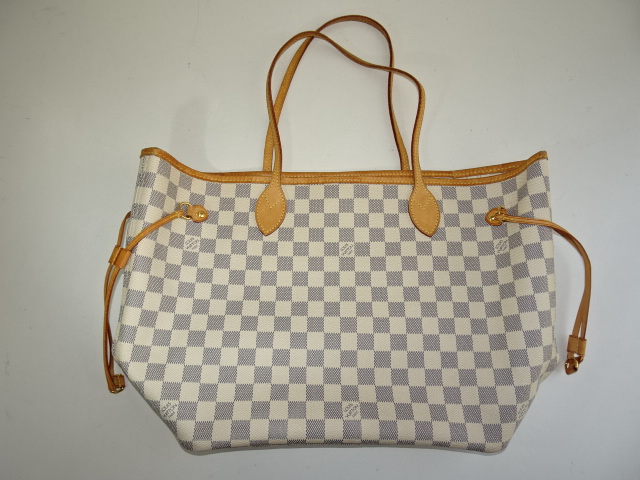 ダミエアズールのネヴァーフル