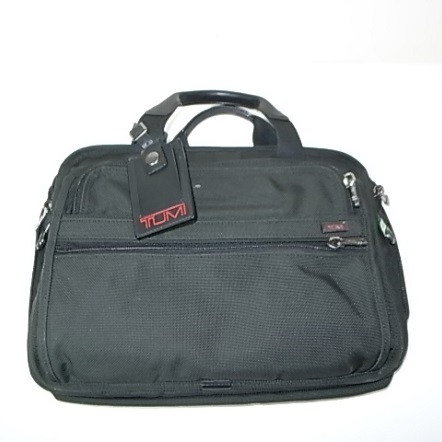 TUMIの黒いナイロン鞄