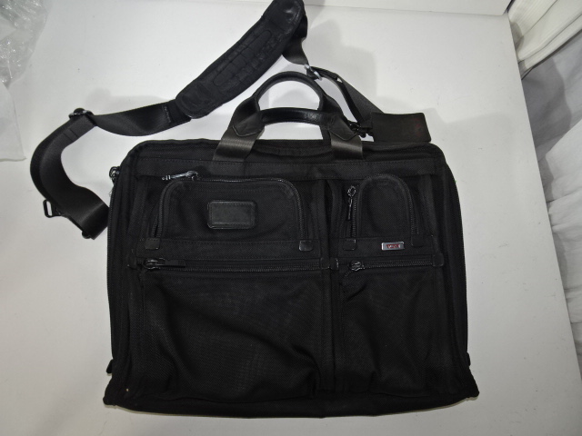 tumiのショルダー付きバッグ