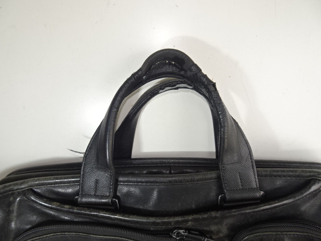 現行型持ち手が破れて芯露出