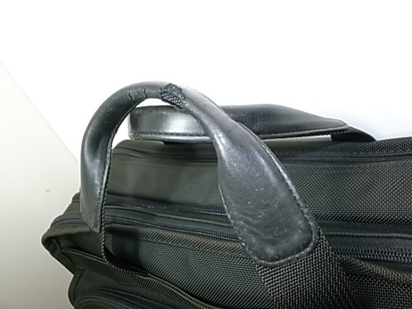 鞄のハンドルの革ダメージ