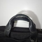 持ち手の革が破れている