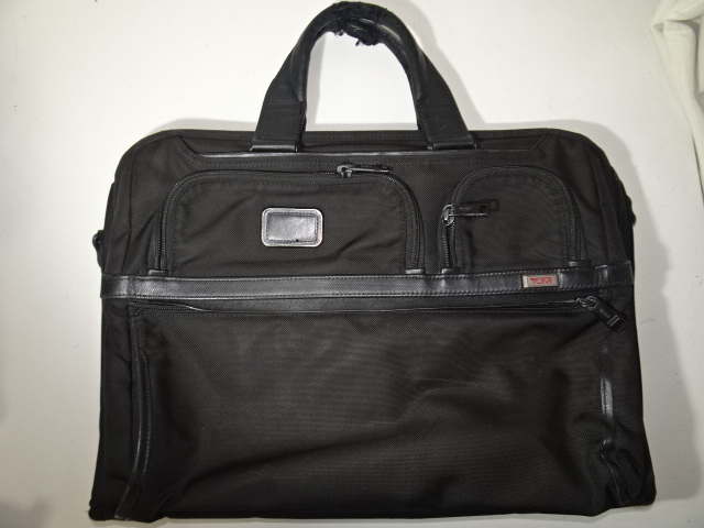 tumiブリーフケース俯瞰