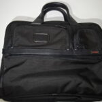 TUMIのビジネス鞄正面