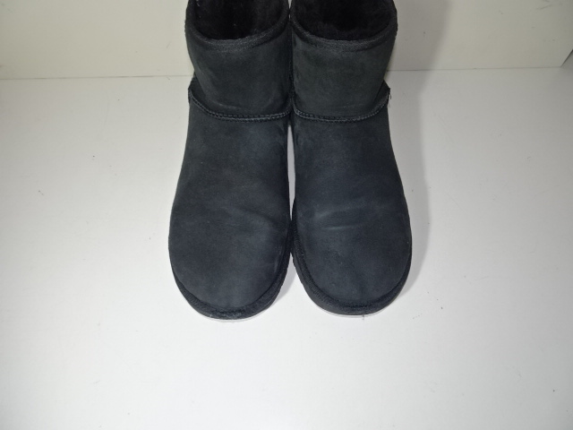 uggブーツの正面からの色褪せ状態