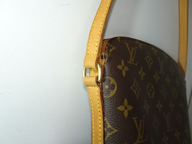 ショルダーベルトの根元の革一部交換