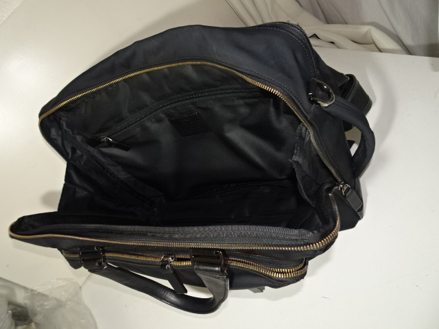 鞄のメインファスナーが閉まらない